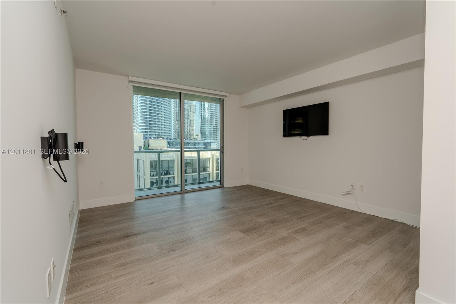 500 Brickell Ave 1407 photo 15