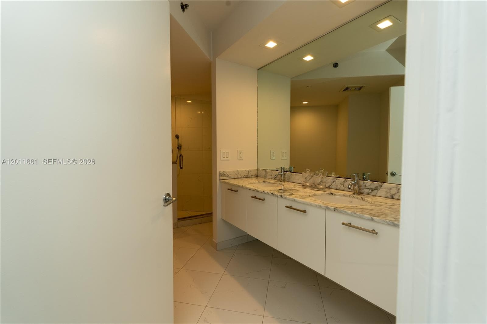 500 Brickell Ave 1407 photo 19