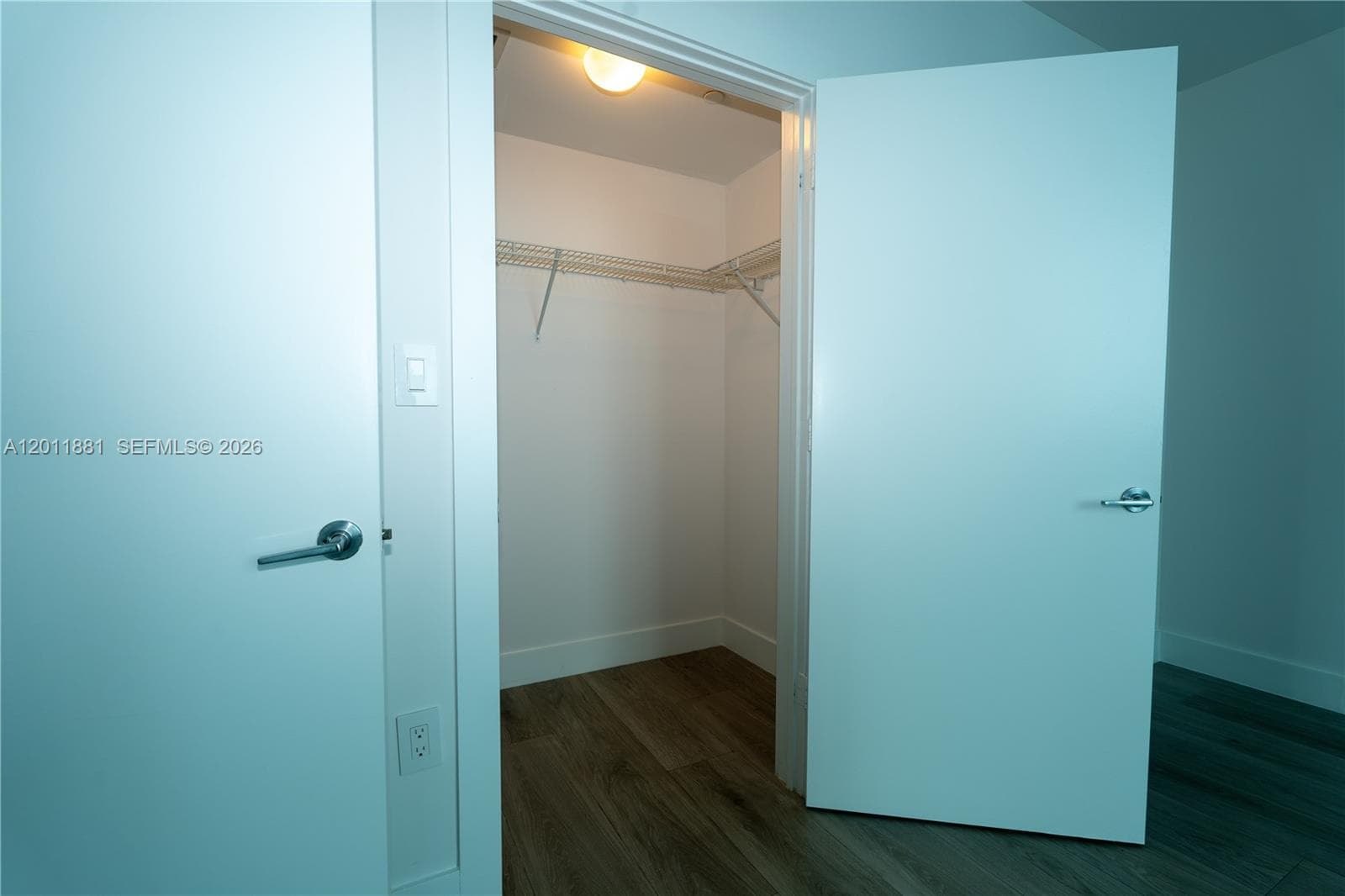 500 Brickell Ave 1407 photo 25