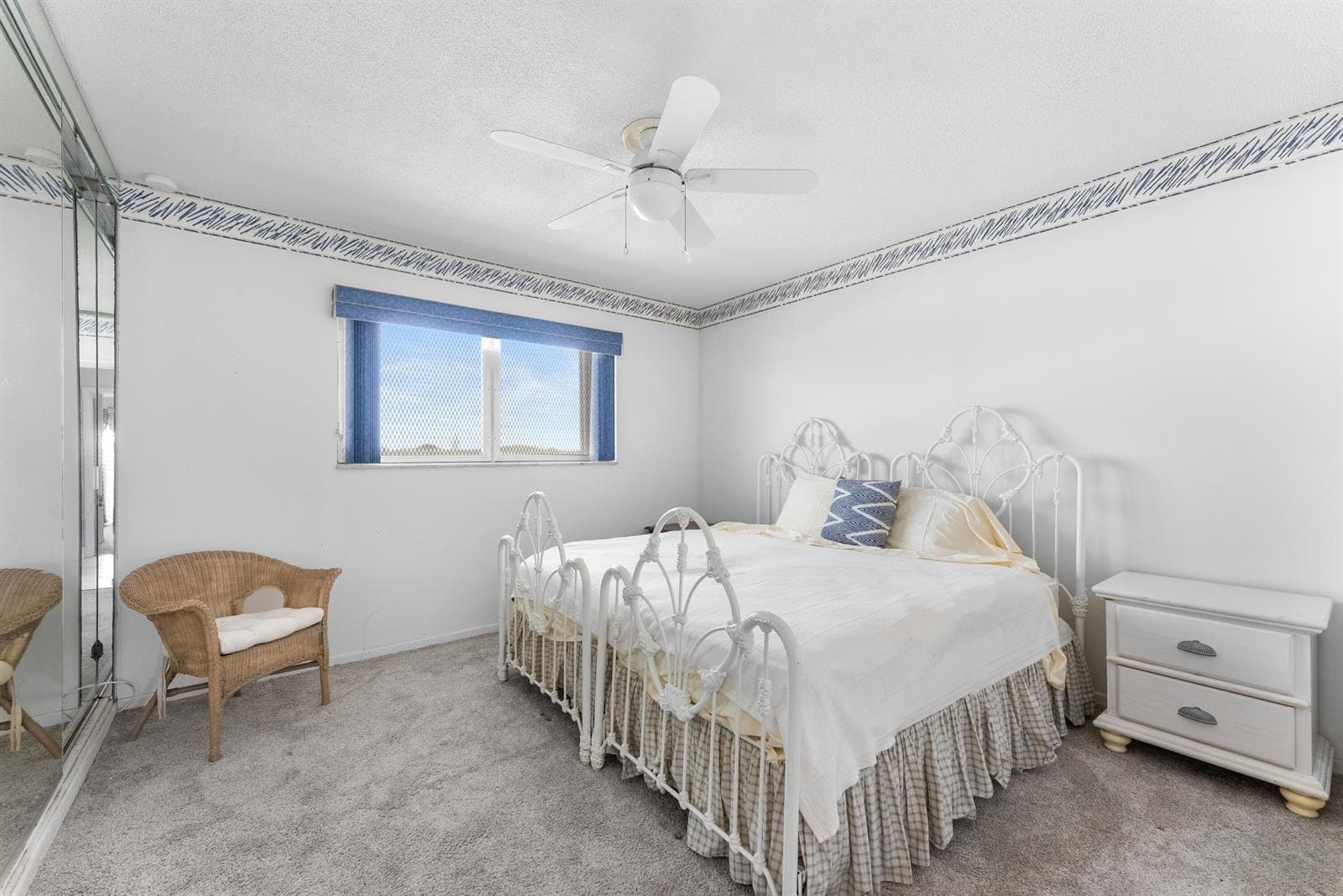 330 N Federal Highway 408 photo 17