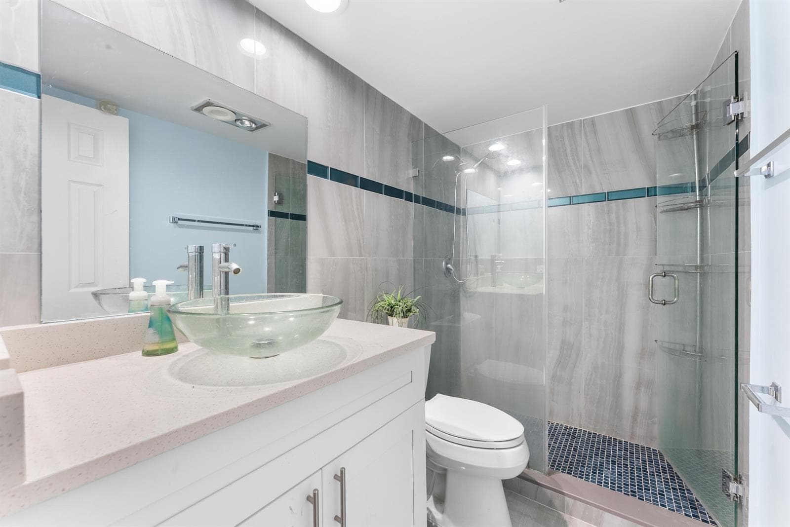 330 N Federal Highway 408 photo 16