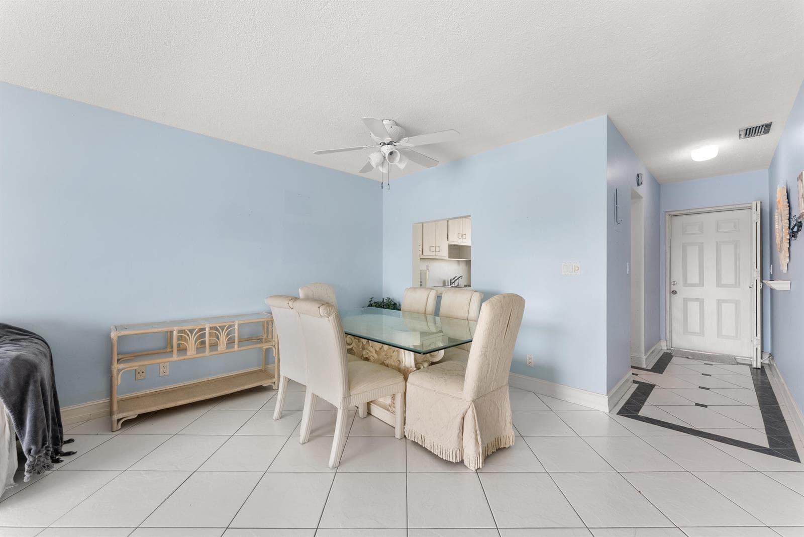 330 N Federal Highway 408 photo 18