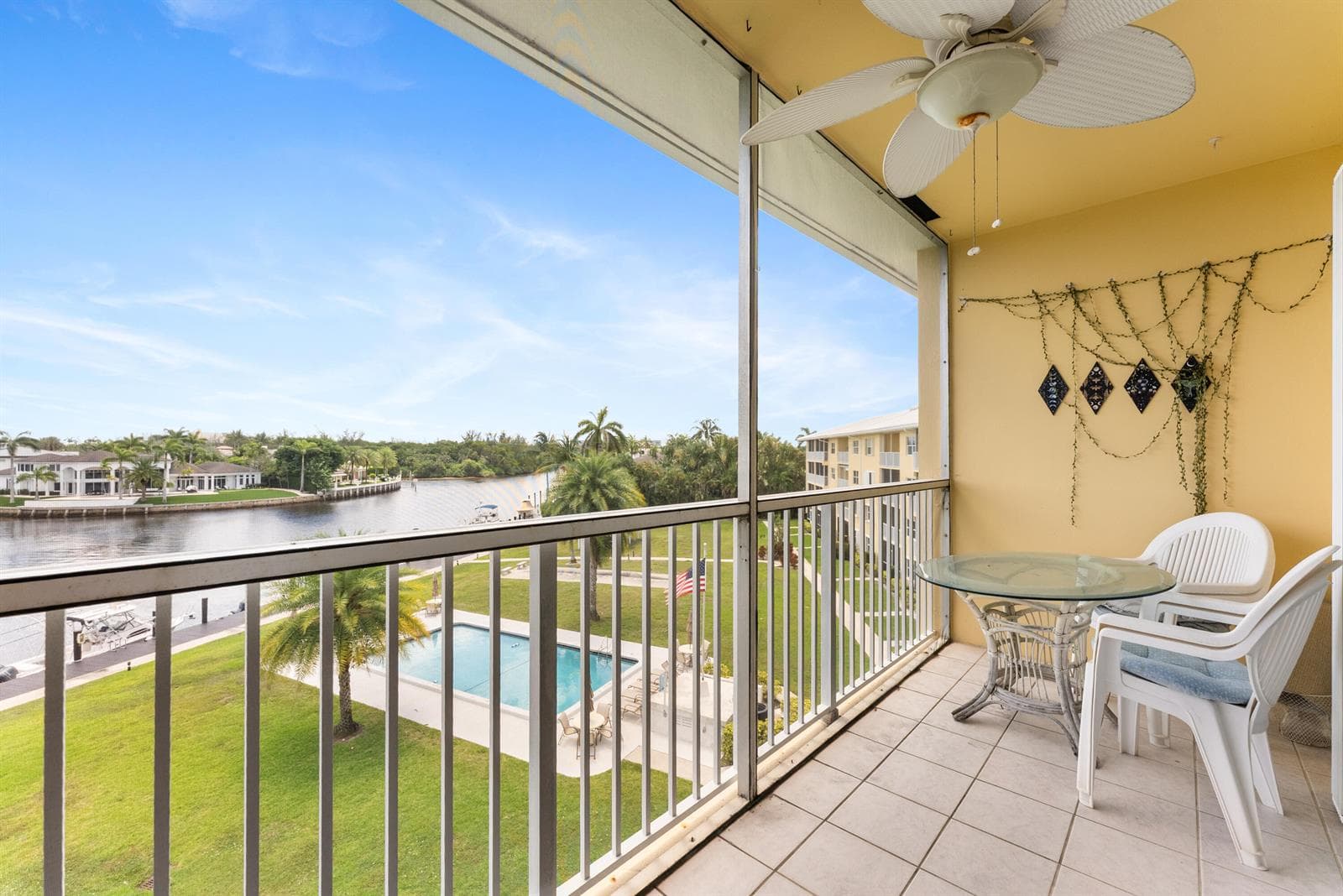 330 N Federal Highway 408 photo 11
