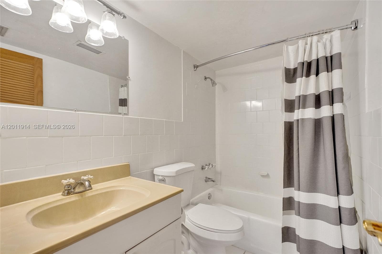 8335 72nd Ave 205D photo 11