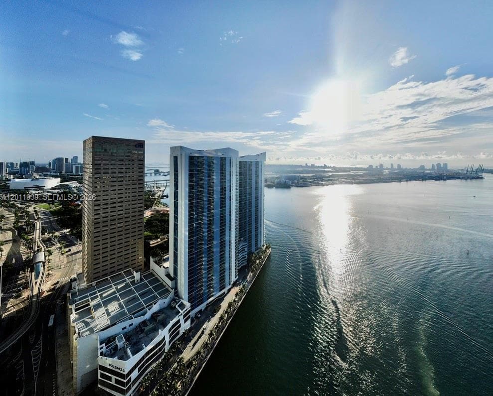 325 Biscayne Blvd 3517 photo 2