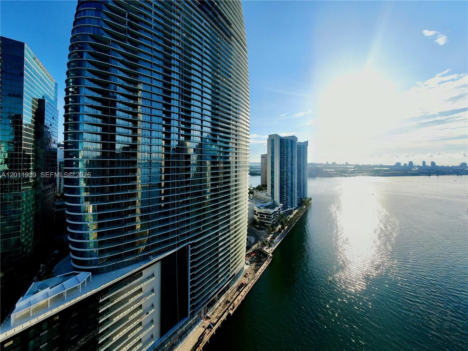 325 Biscayne Blvd 3517 photo 1