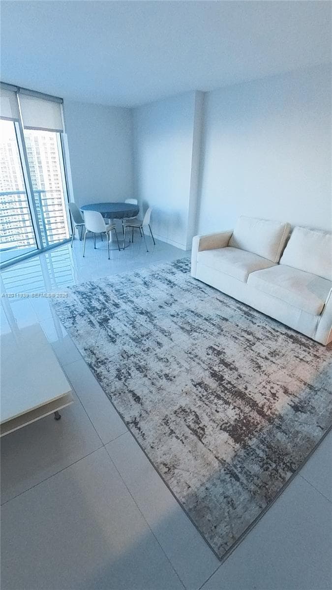 325 Biscayne Blvd 3517 photo 4