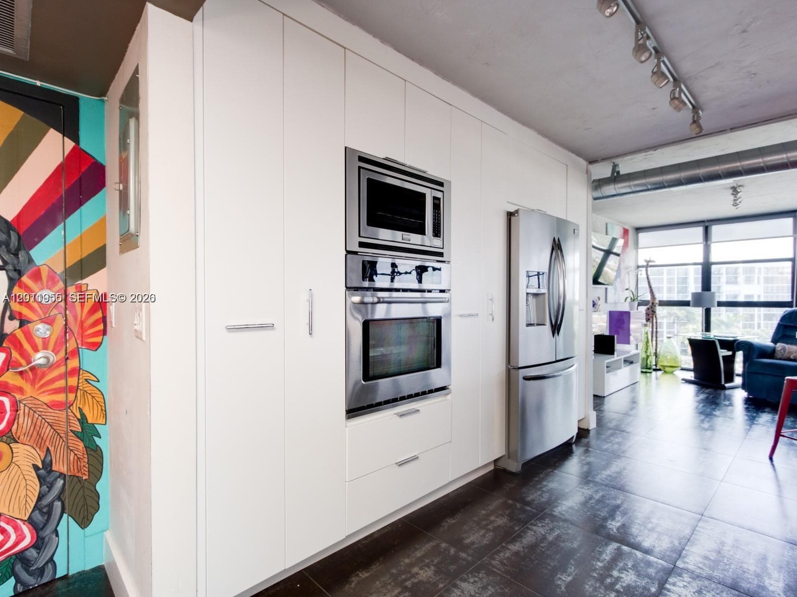 400 Leslie Dr 831 photo 7