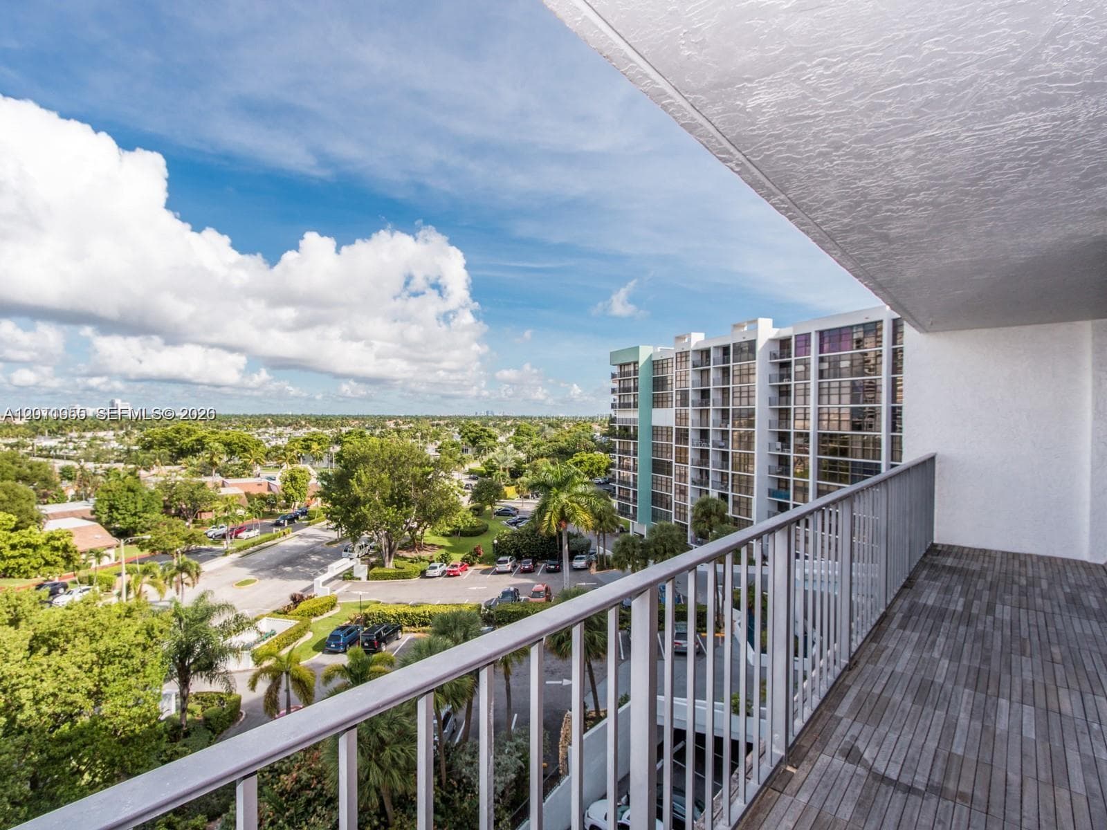 400 Leslie Dr 831 photo 19