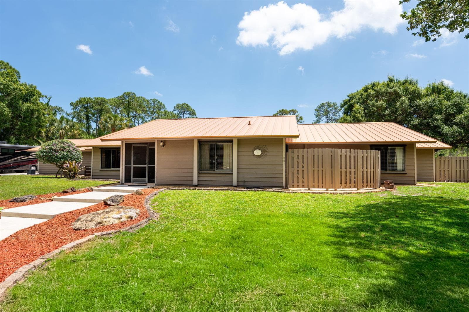 11001 SW Hawkview Circle photo 3