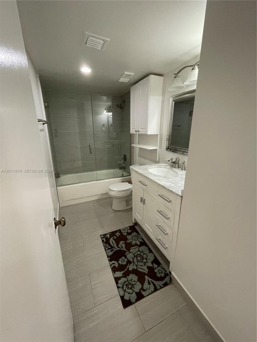 1621 Collins Ave 707 photo 13