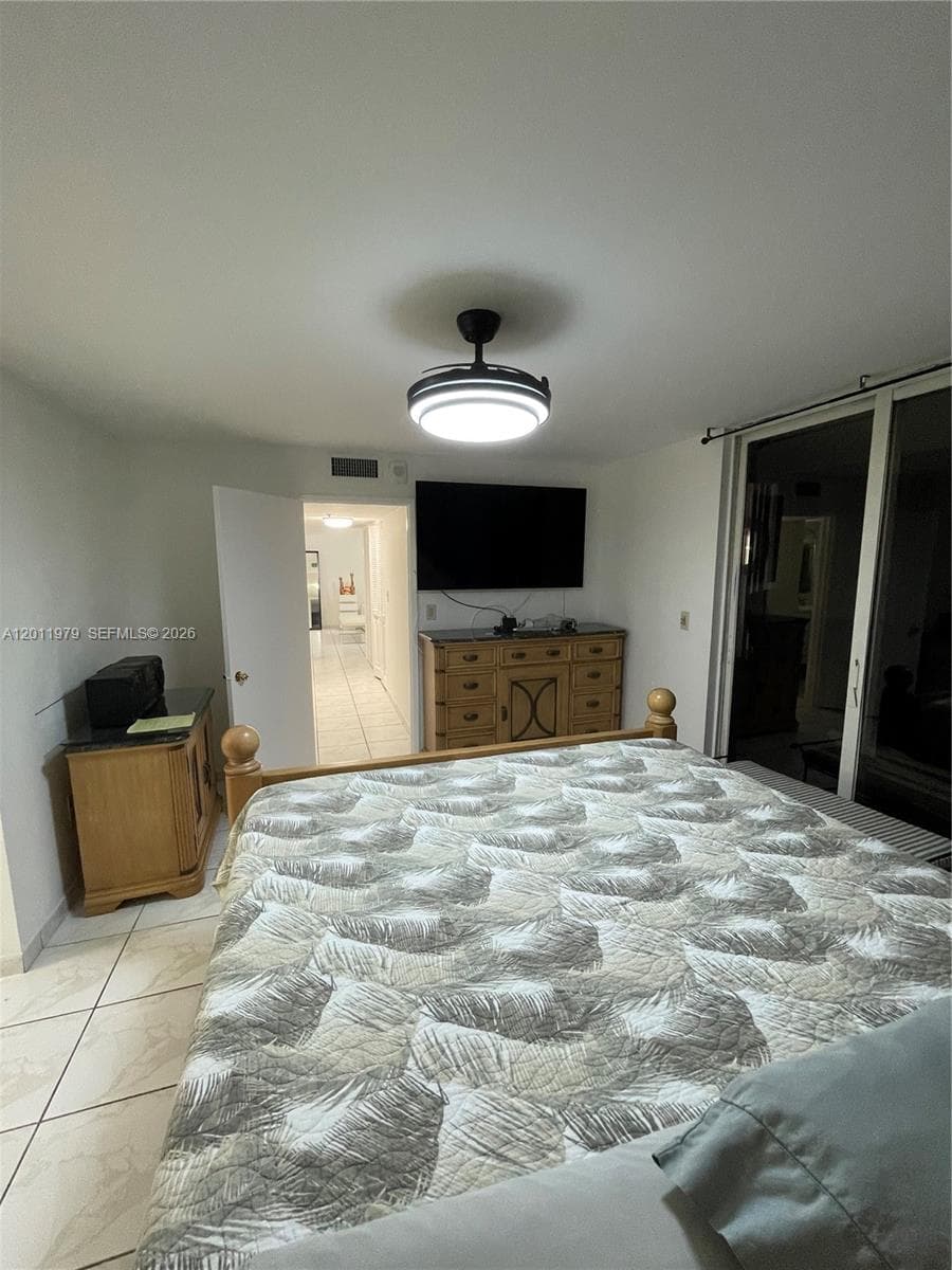 1621 Collins Ave 707 photo 12