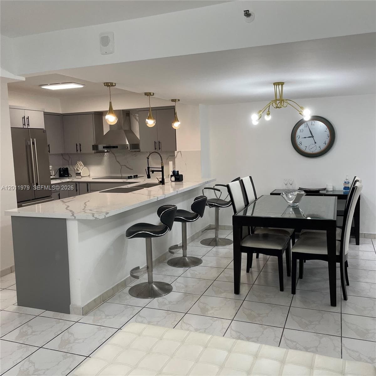 1621 Collins Ave 707 photo 3