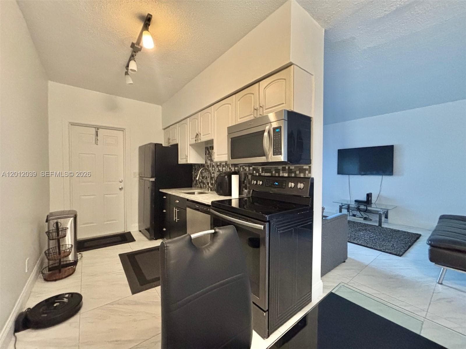 2200 Ocean Dr N109 photo 2