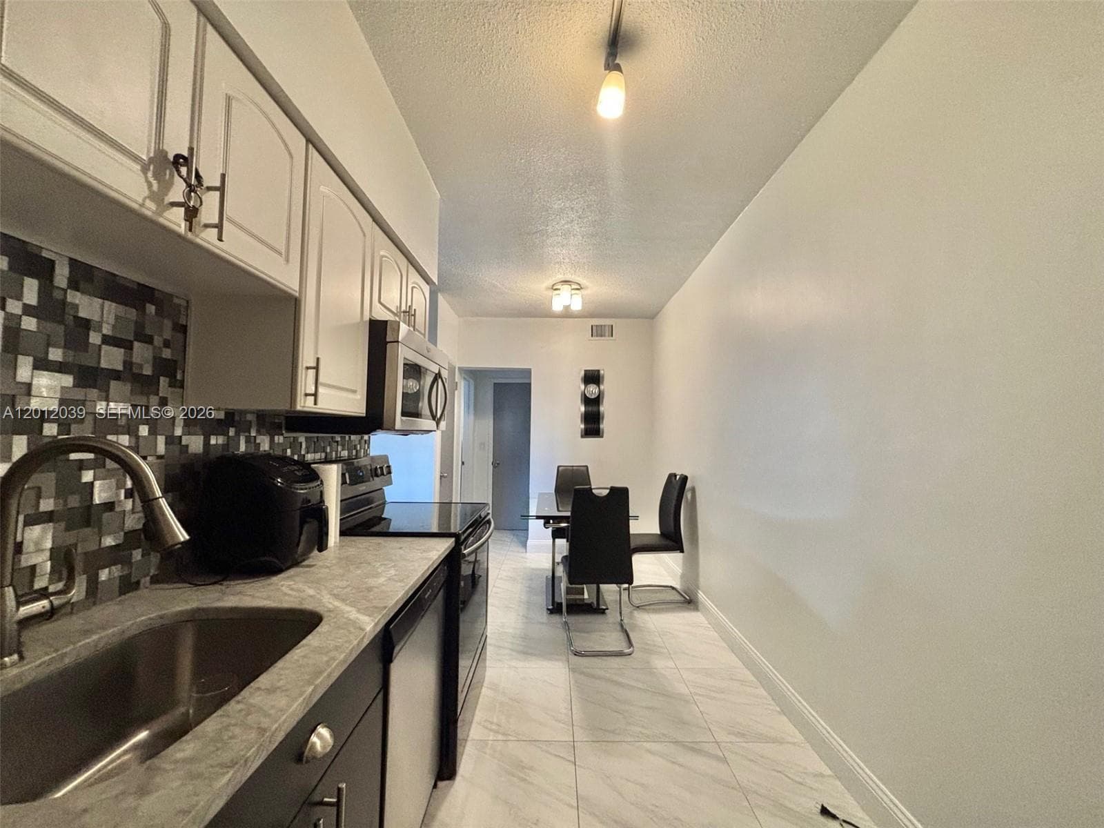 2200 Ocean Dr N109 photo 3