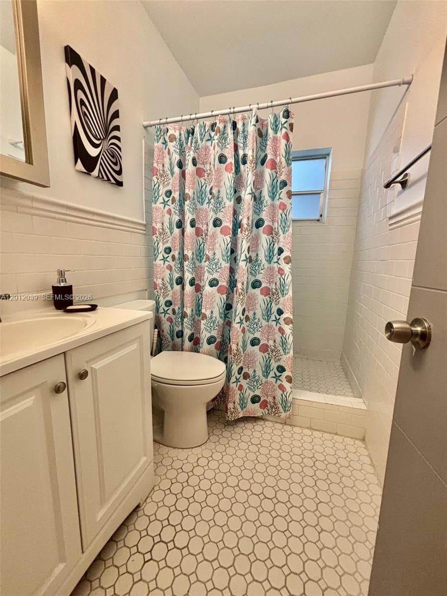 2200 Ocean Dr N109 photo 14