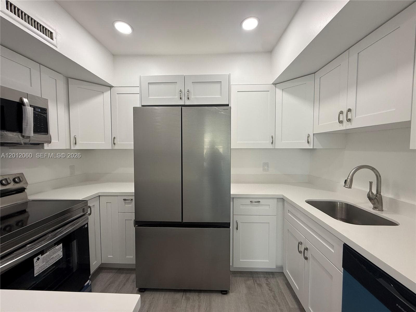 3505 Ocean Dr 310 photo 7