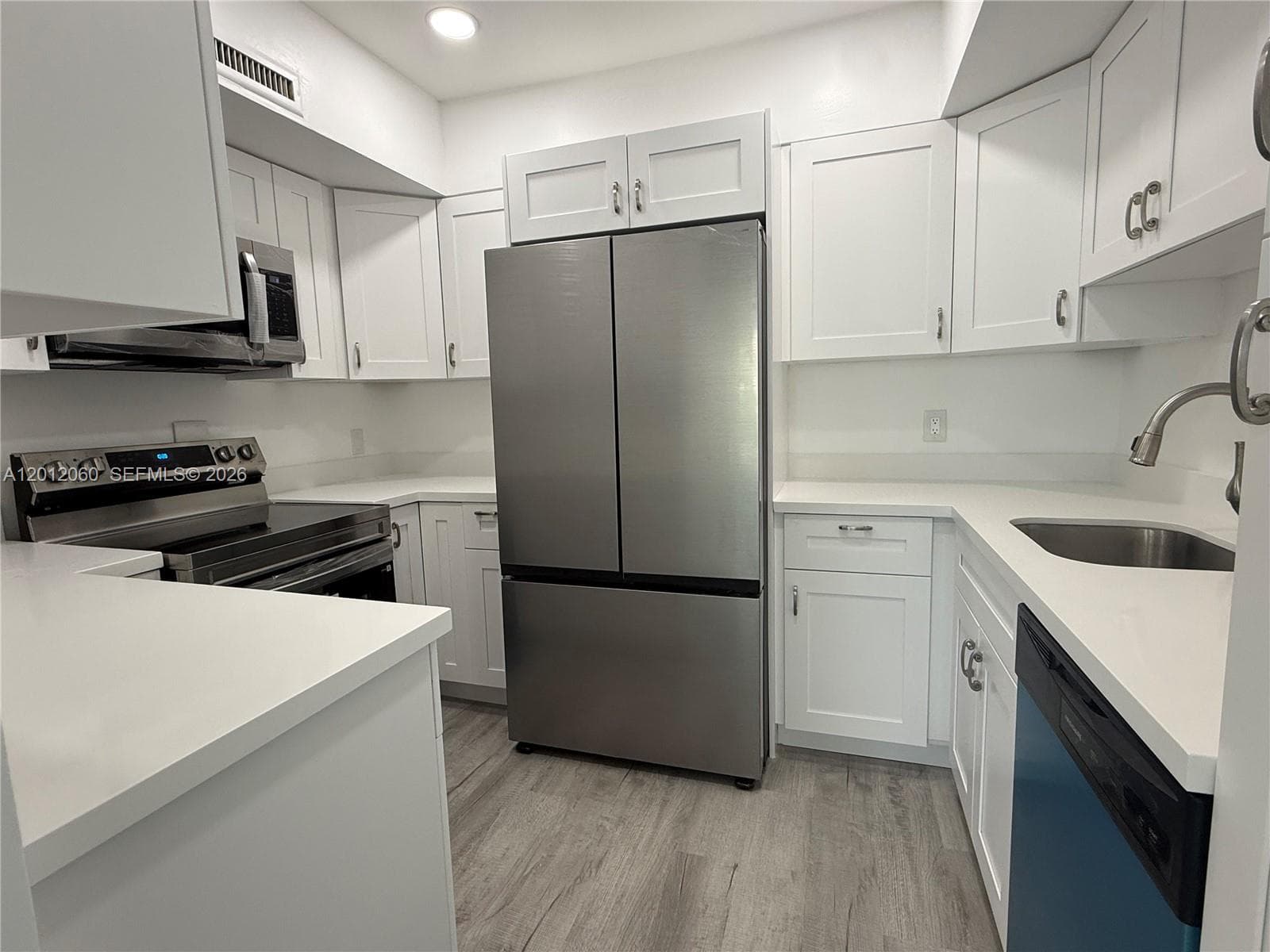 3505 Ocean Dr 310 photo 8