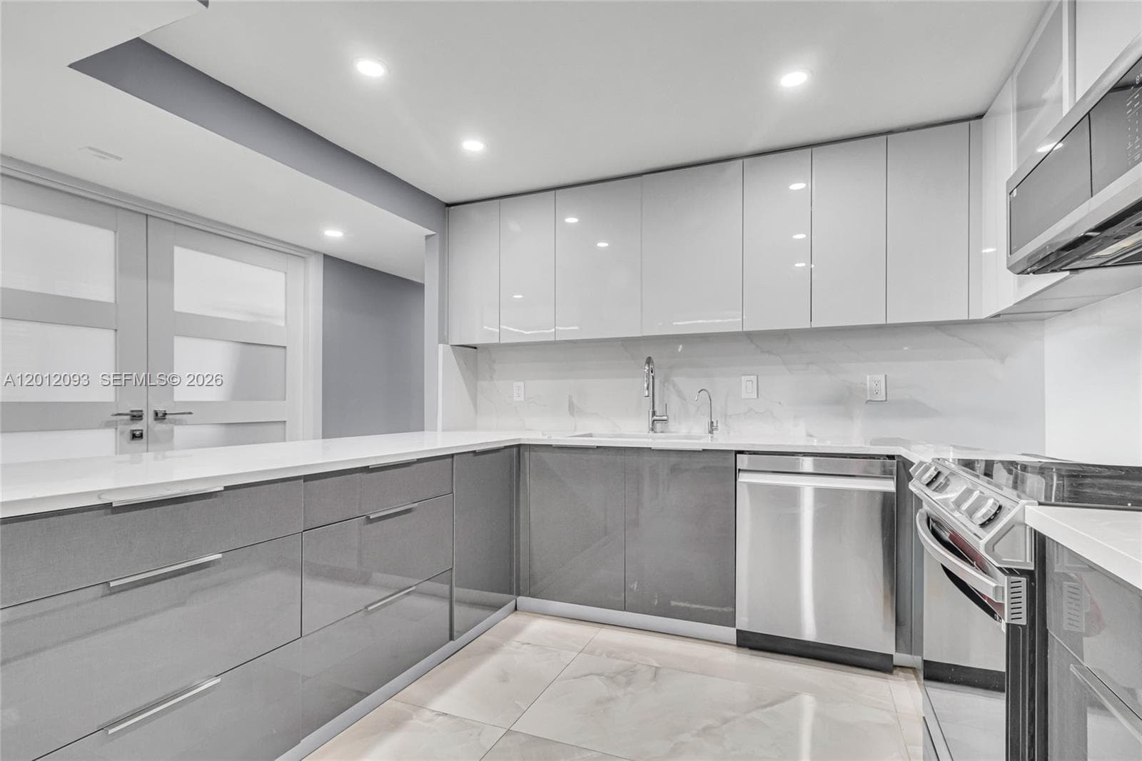 3161 Ocean Dr 1107 photo 21