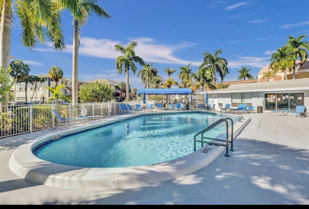 440 Paradise Isle Blvd 406 photo 2