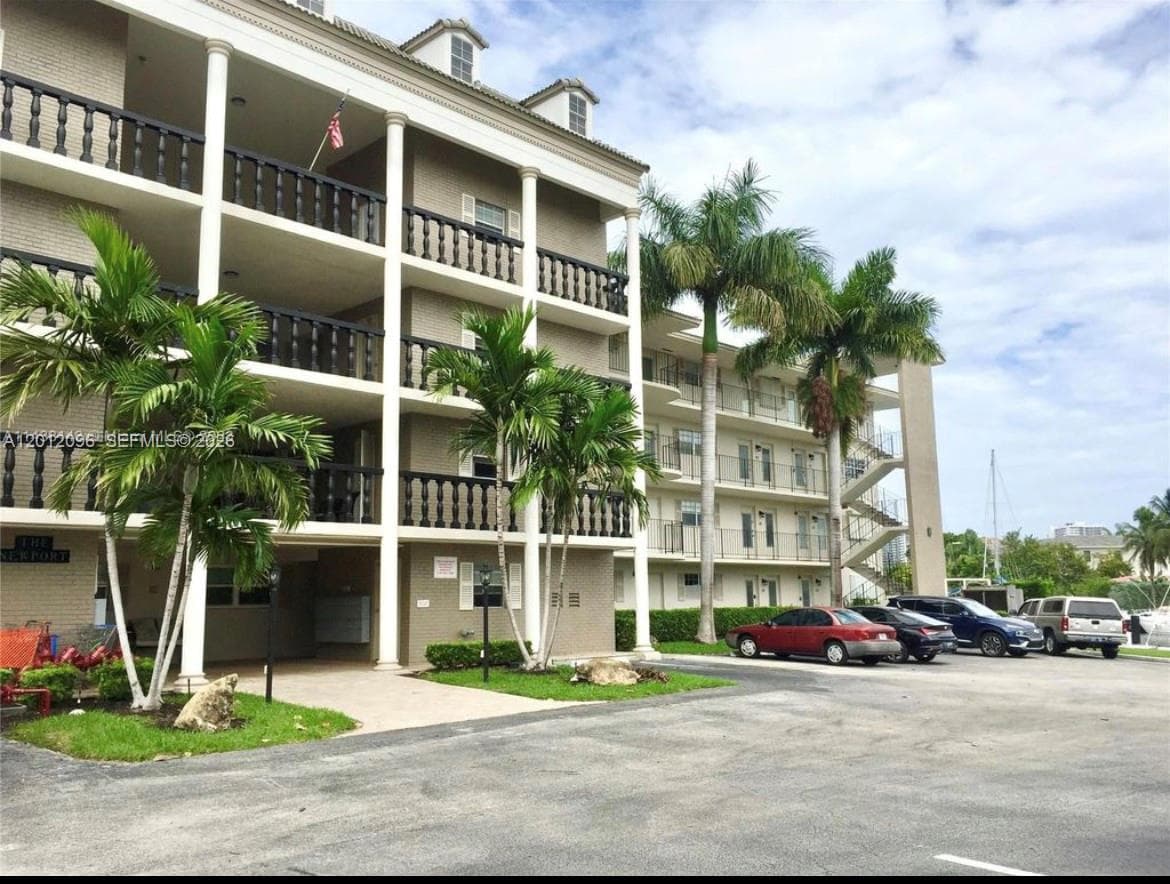 440 Paradise Isle Blvd 406 photo 1