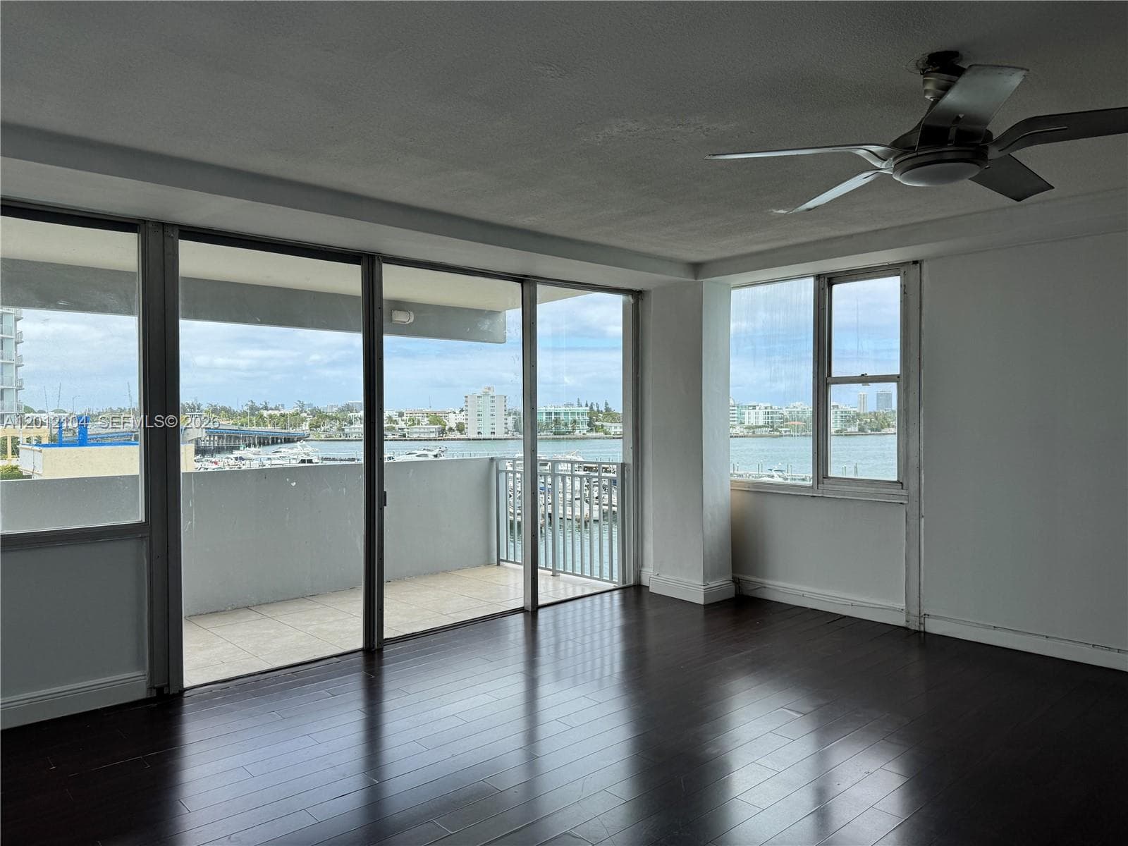 7545 Treasure Dr 5G photo 2