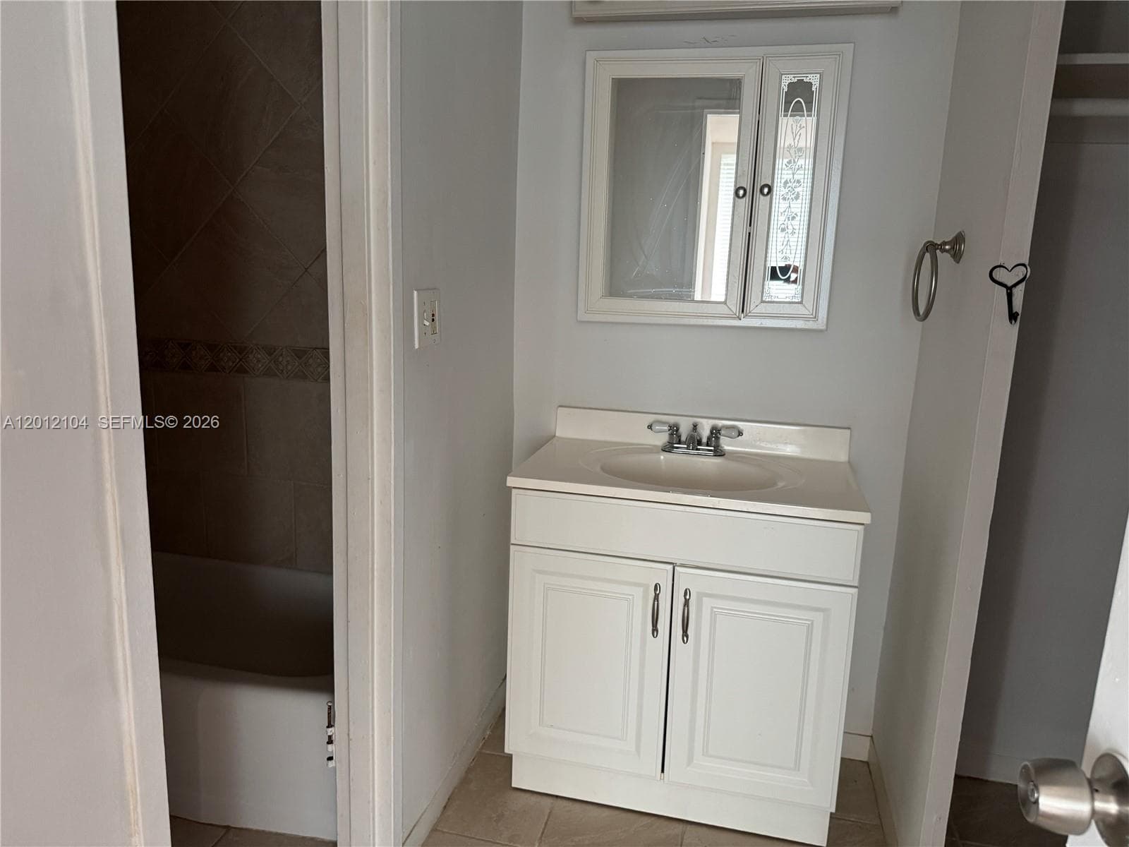 7545 Treasure Dr 5G photo 6