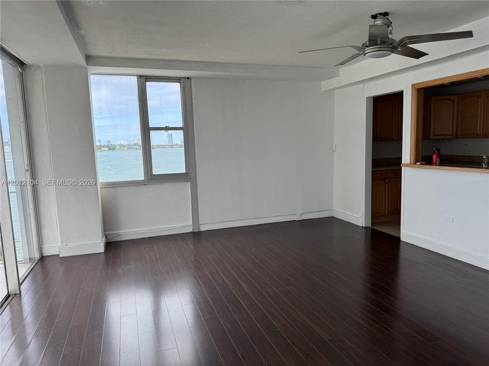 7545 Treasure Dr 5G photo 4