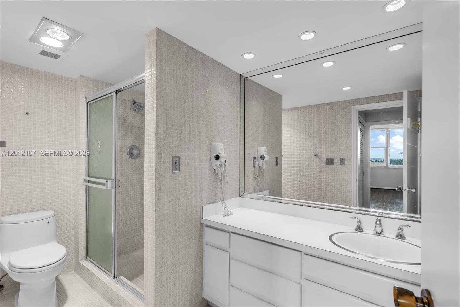 200 Ocean Lane Dr 407 photo 18