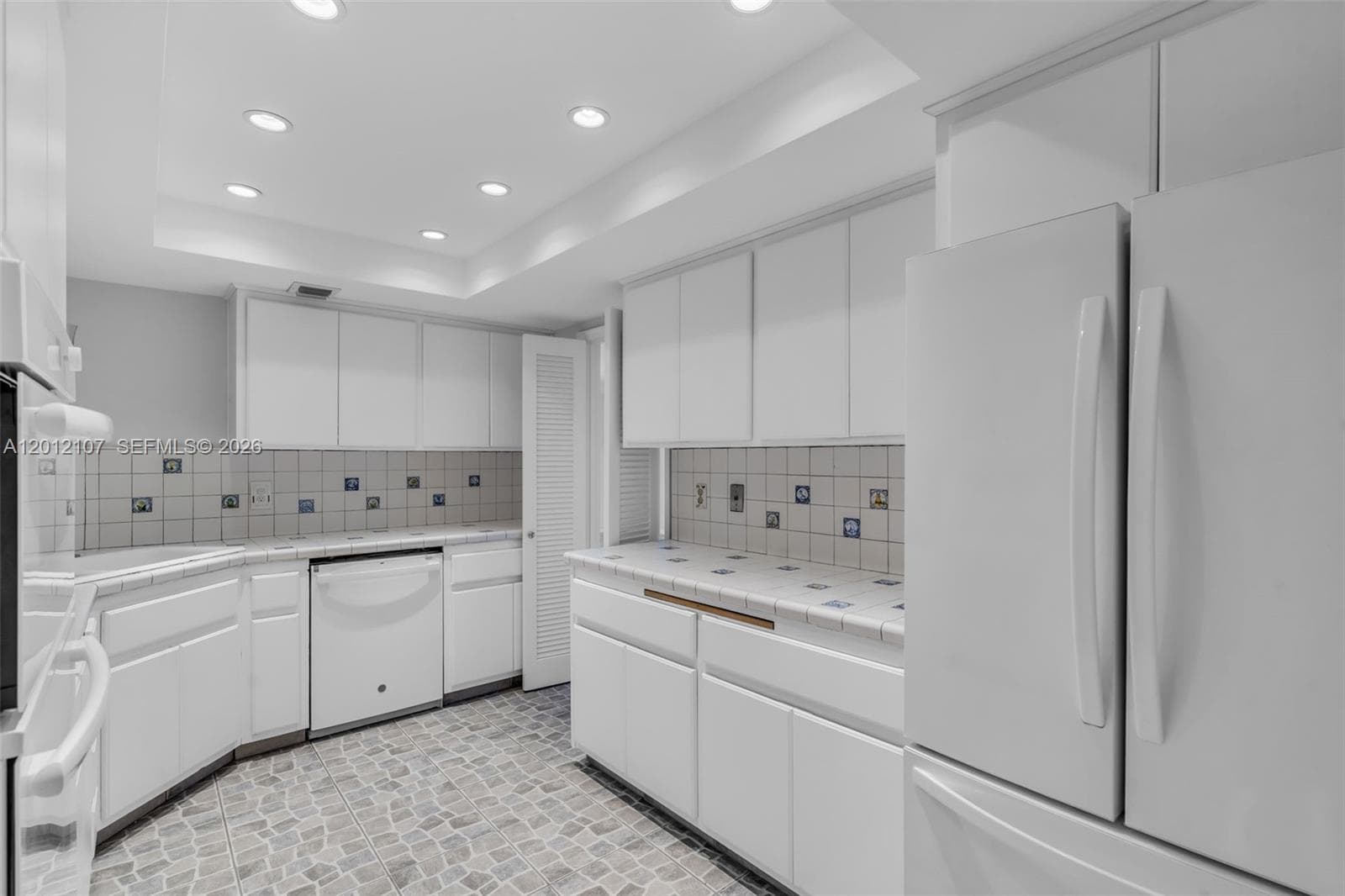 200 Ocean Lane Dr 407 photo 8