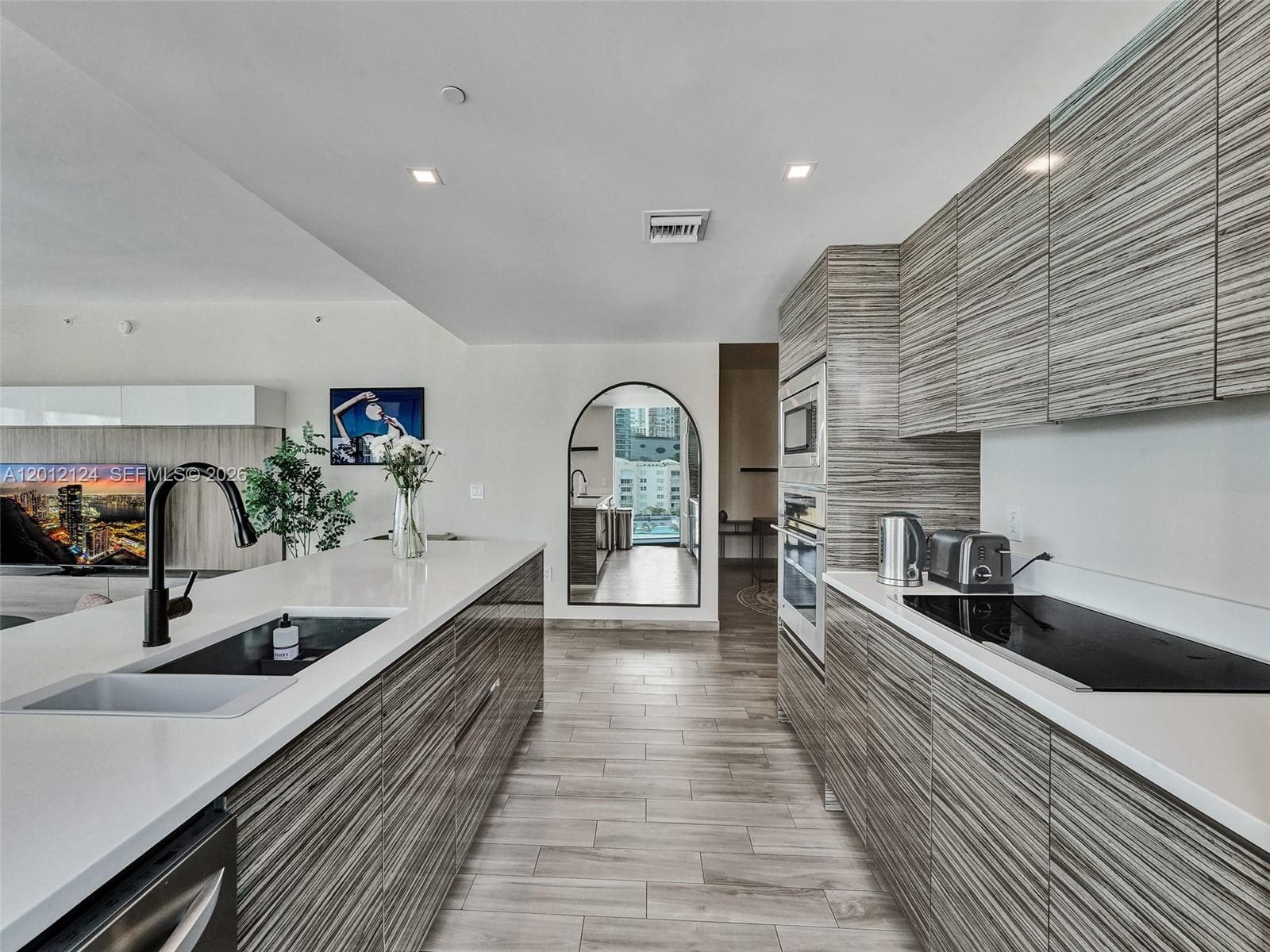 460 28th St 1701 photo 14