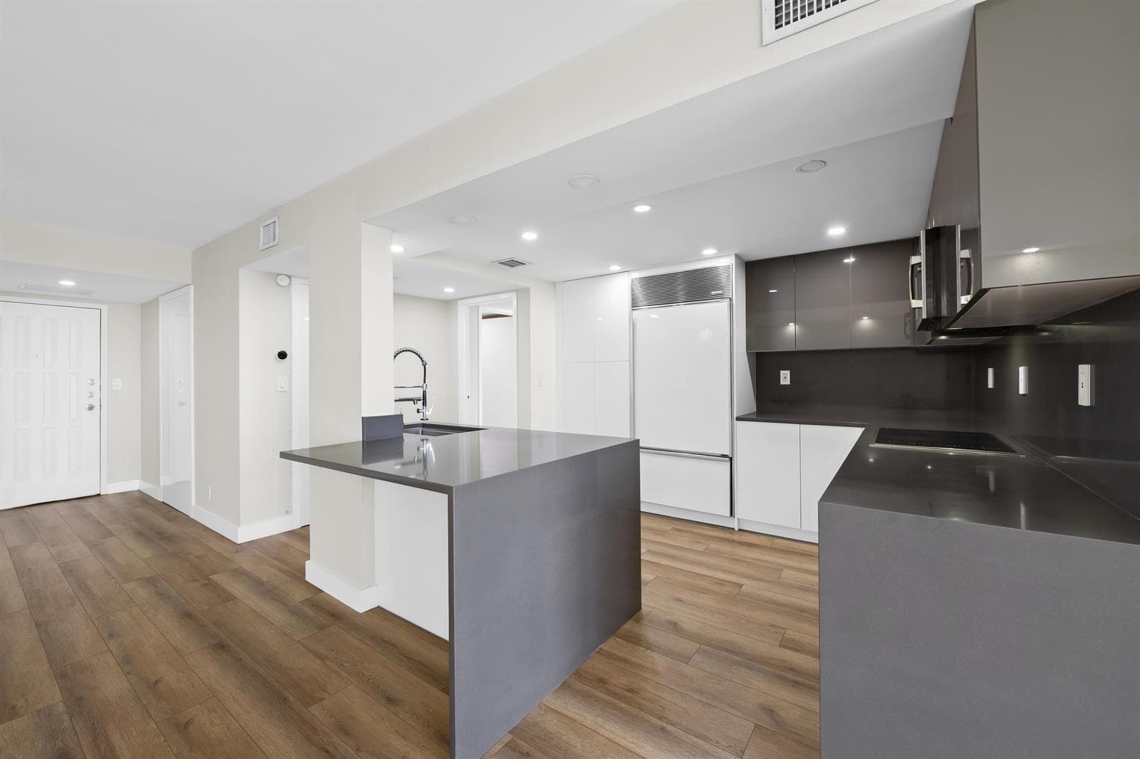 600 Parkview Drive 1029 photo 3