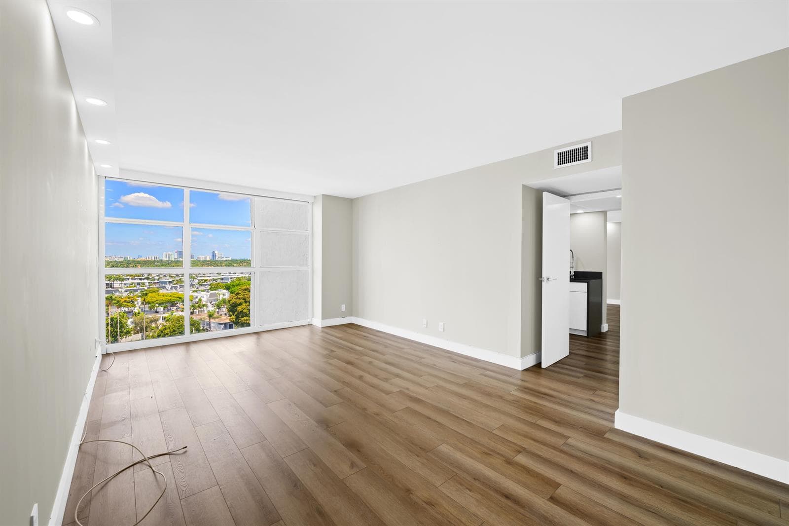 600 Parkview Drive 1029 photo 14