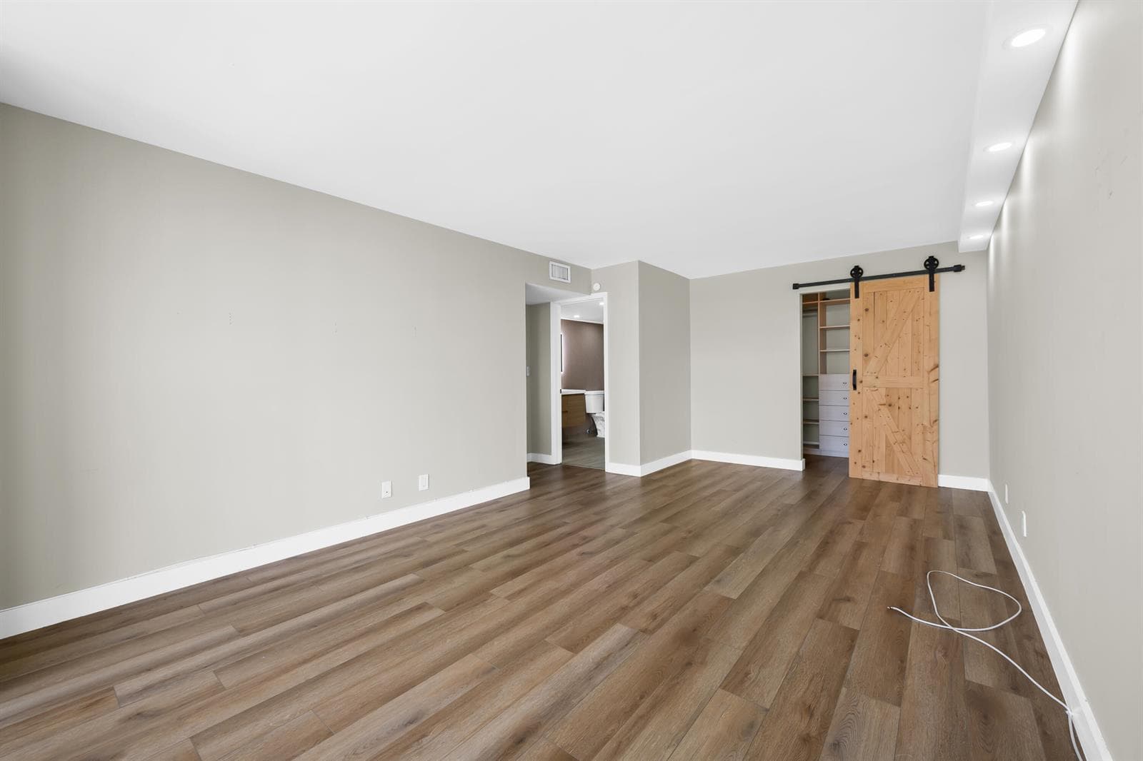 600 Parkview Drive 1029 photo 18