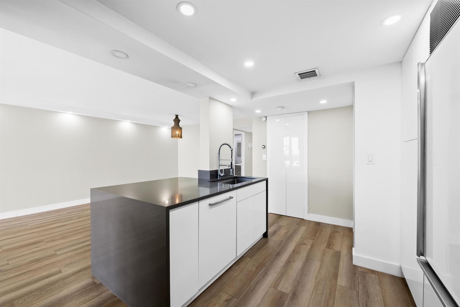 600 Parkview Drive 1029 photo 4