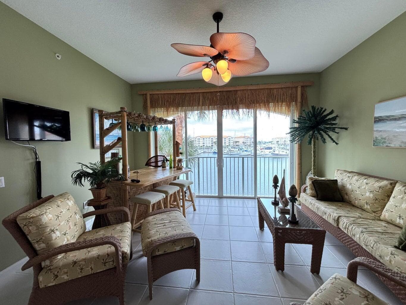 12 Harbour Isle Drive W 204 photo 1
