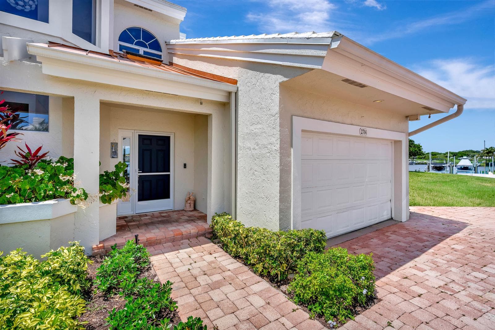 2704 Captains Way photo 1