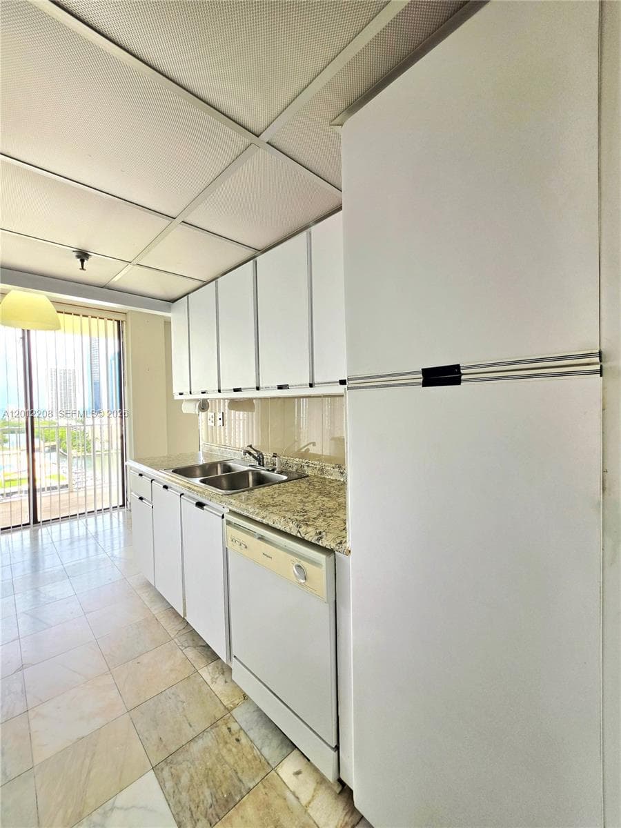 290 174th St 1517 photo 16