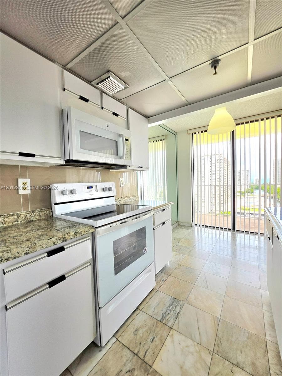 290 174th St 1517 photo 14