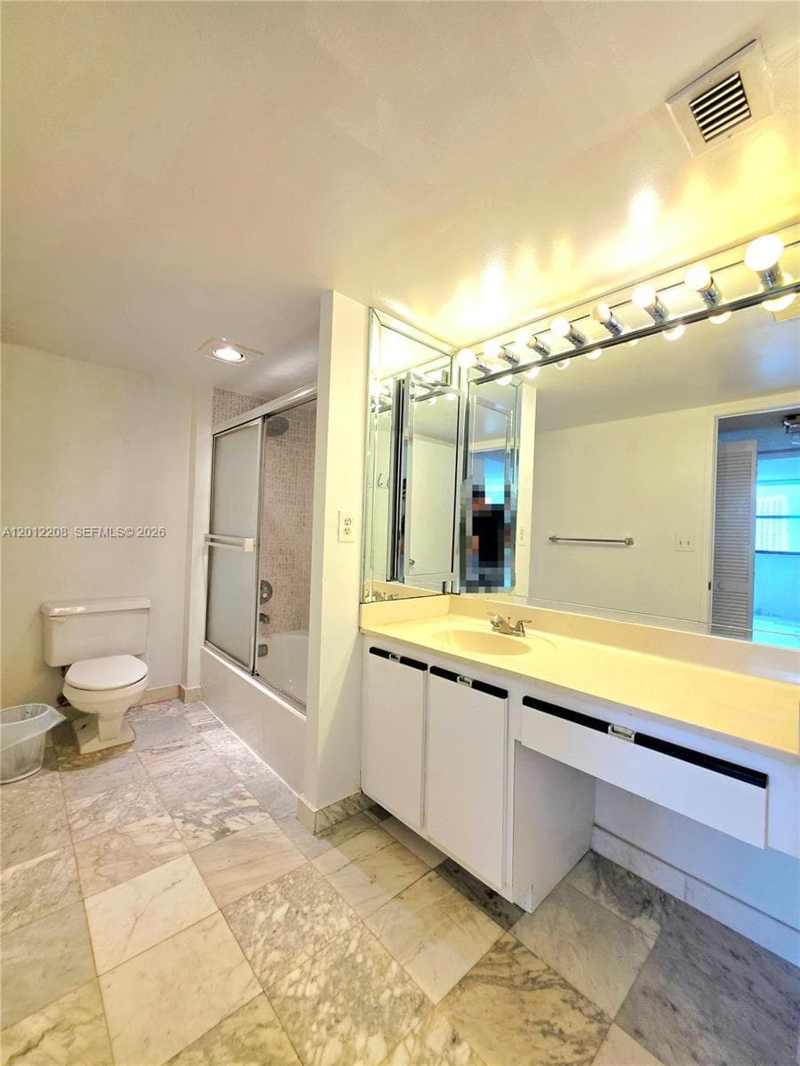290 174th St 1517 photo 19
