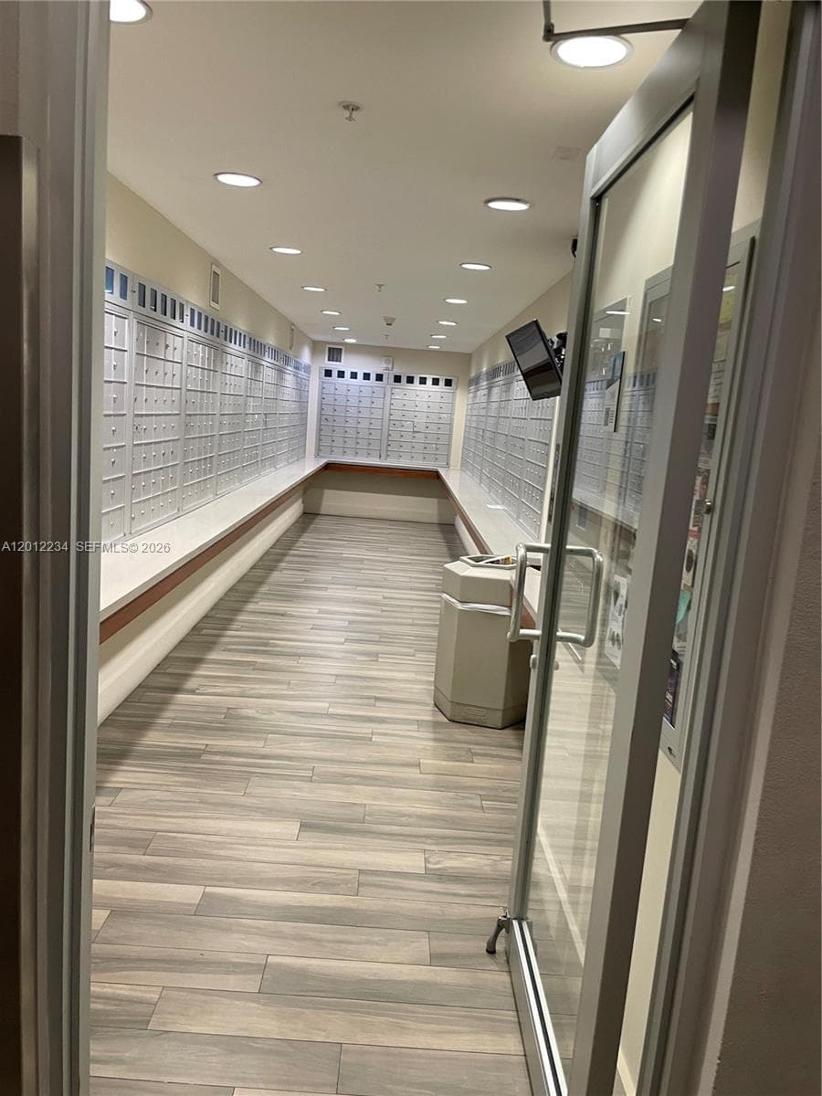 1750 N Bayshore Dr 3403 photo 23