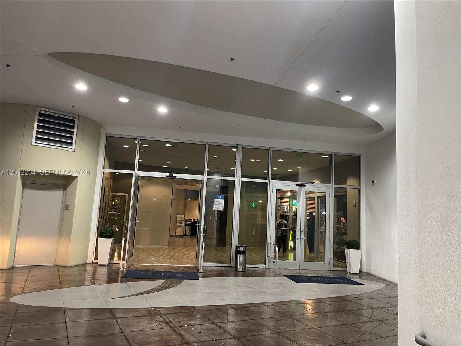 1750 N Bayshore Dr 3403 photo 2