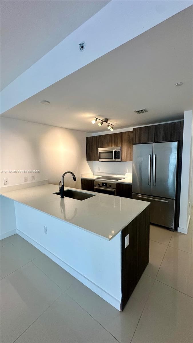 488 18th St 2807 photo 17