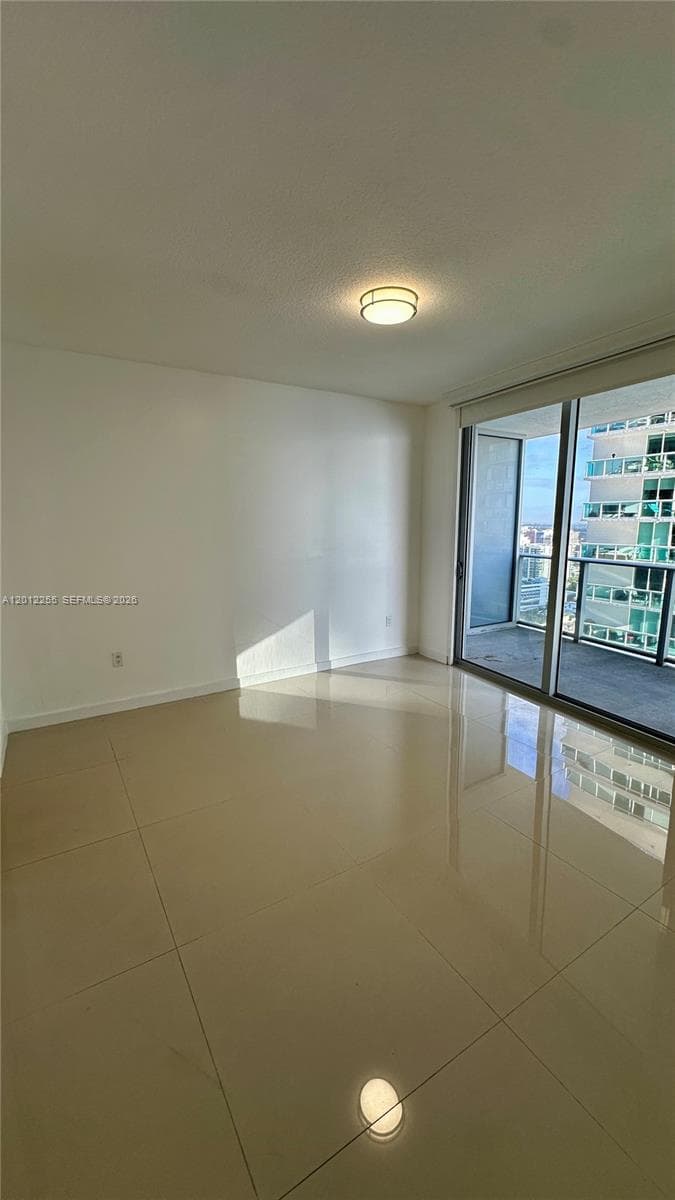 488 18th St 2807 photo 24