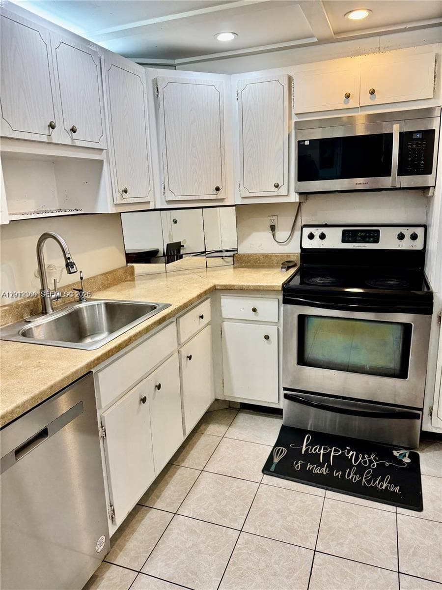 300 Bayview Dr 1903 photo 7
