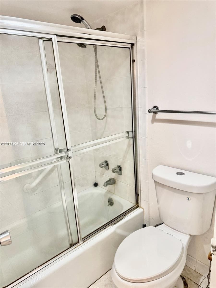 300 Bayview Dr 1903 photo 9
