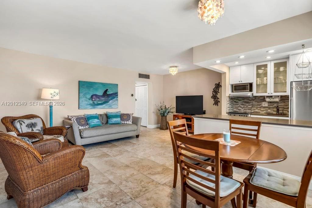 901 Surf Rd 404 photo 3