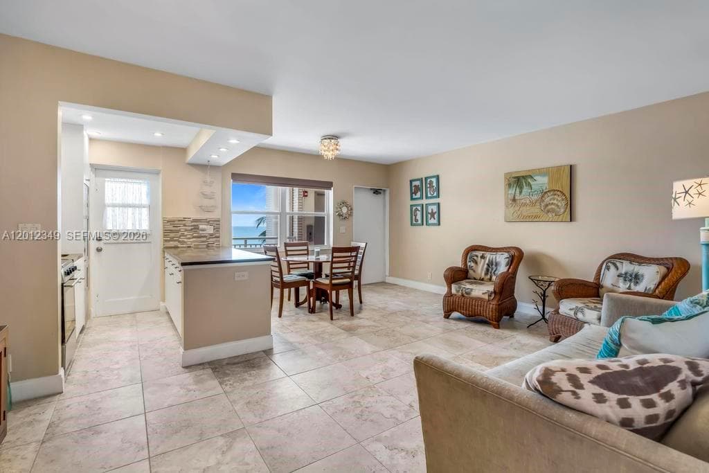 901 Surf Rd 404 photo 10