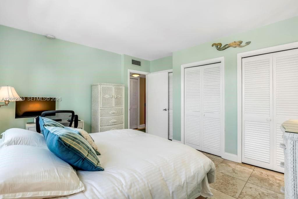 901 Surf Rd 404 photo 15