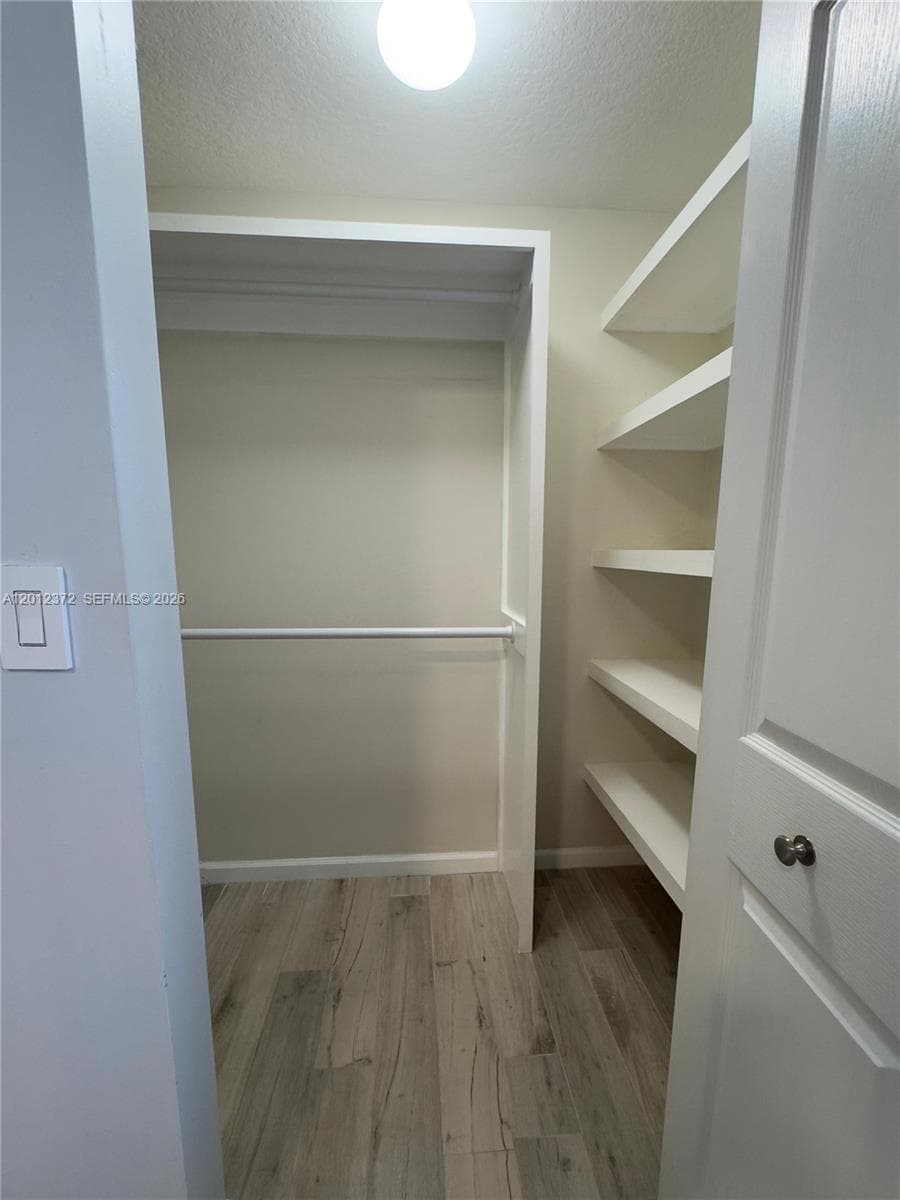 2042 Alta Meadows Ln 1712 photo 9